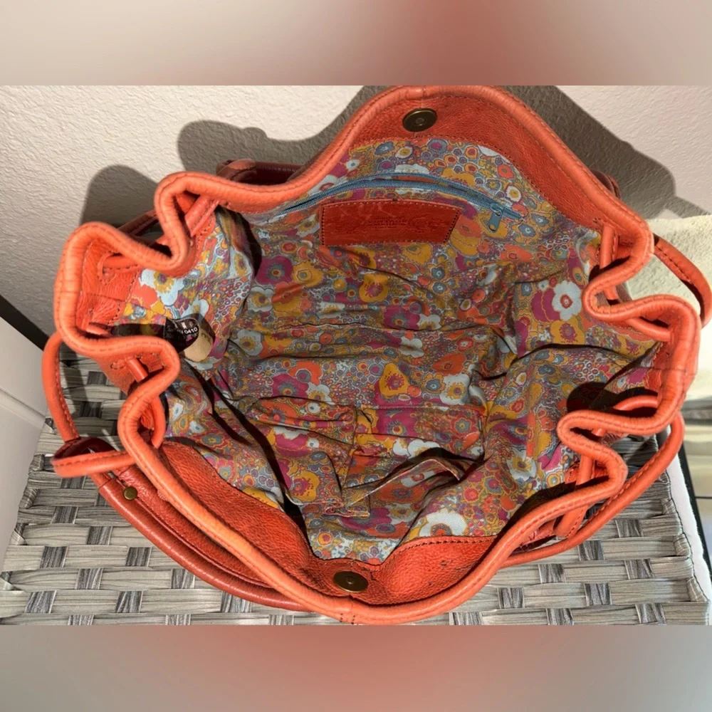 Nine West Vintage America Rust Leather Drawstring Shoulder Bag Floral Lining - Picture 2 of 16